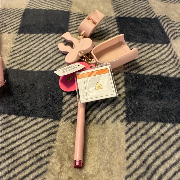 Bath & Body Works   PocketPac Key Ring Holder W / 2 Bags 
🆕 - Picture 10 of 14